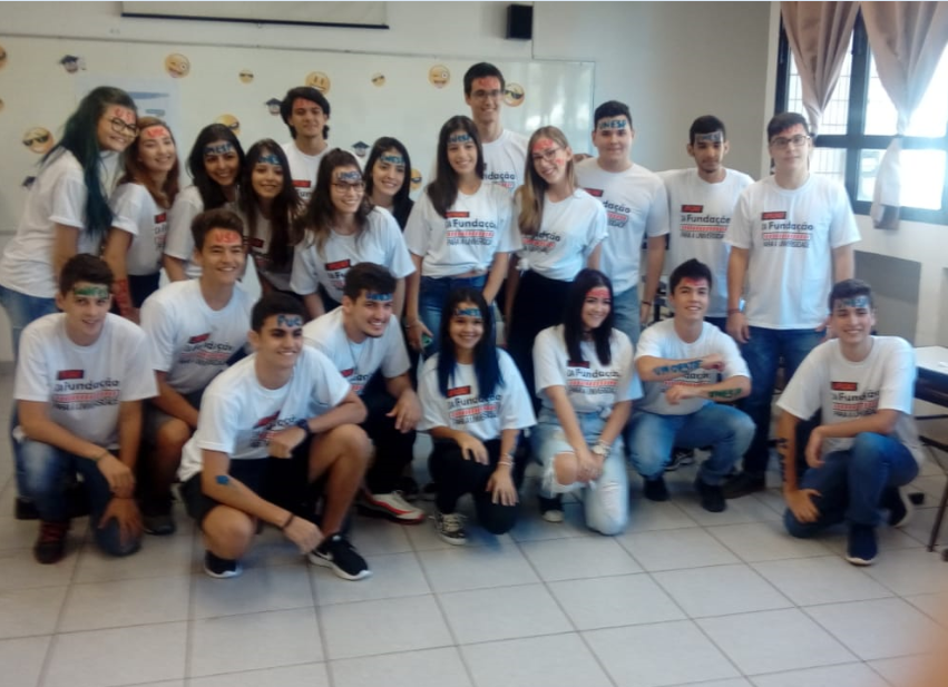 Festa dos Aprovados reúne dezenas de alunos no Colégio 60c6950adbded4e15430b66d5642b6e0.png