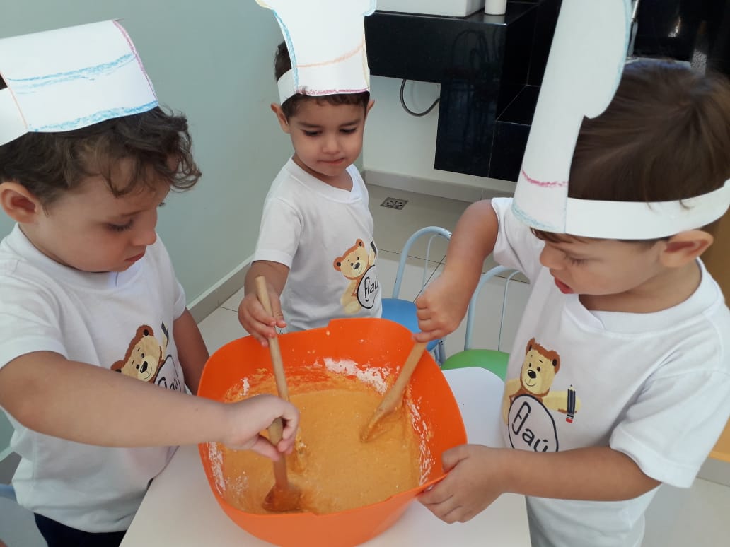 Educação Infantil - Bolo de cenoura 4a1b75a775c8612b1f6fc924e97ac55e.jpg
