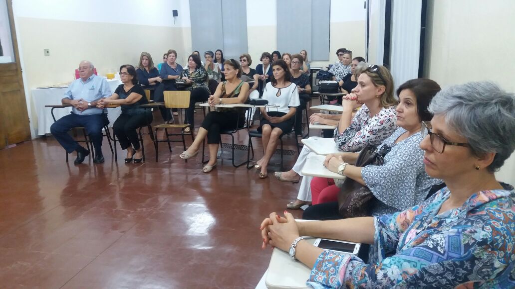 Fundação realiza chá beneficente com padre Thiago c08f49ebda688be2751df4e411253921.jpg