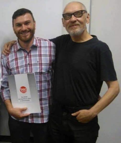 Professor lança livro sobre comunicação midiática f4902d062787d545ea4d9fa657937960.jpg