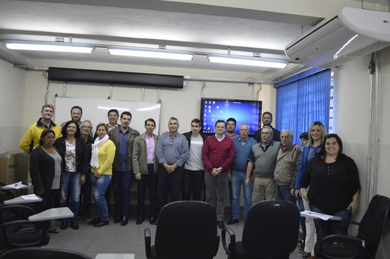 Professores das FIJ ajudam na seleção de empresas para incubadora 1d0d651f8fb55930a6359091b4164d74.jpg