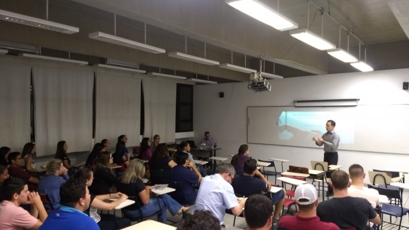 Alunos de administração das FIJ participam de jornada do curso 13ad91eb5faab766c26b6251c8f6f006.jpg