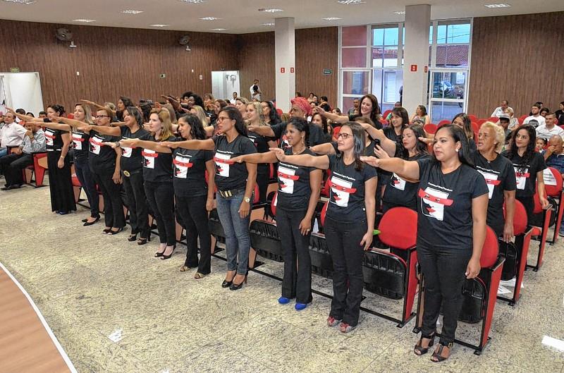 Promotoras Legais Populares são homenageadas na Câmara 9585577a379d2cf7f2d963c06f3ffe43.jpg
