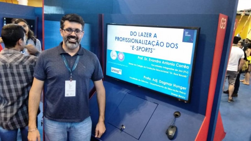 Professor apresenta trabalhos em congresso mundial 4721d04debac1bcb18de0111dcaf0992.jpg